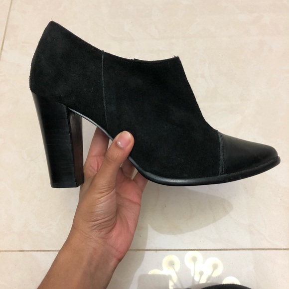 Black heeled booties. Never worn - Picture 2 of 3